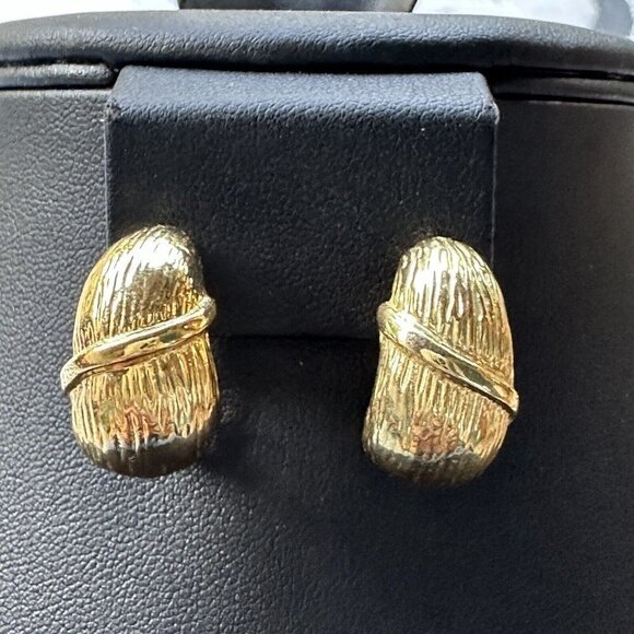 Fashion Earrings Women's Goldtone‎ Half-Hoop Textured Clip-On Retro Vintage - Picture 1 of 9